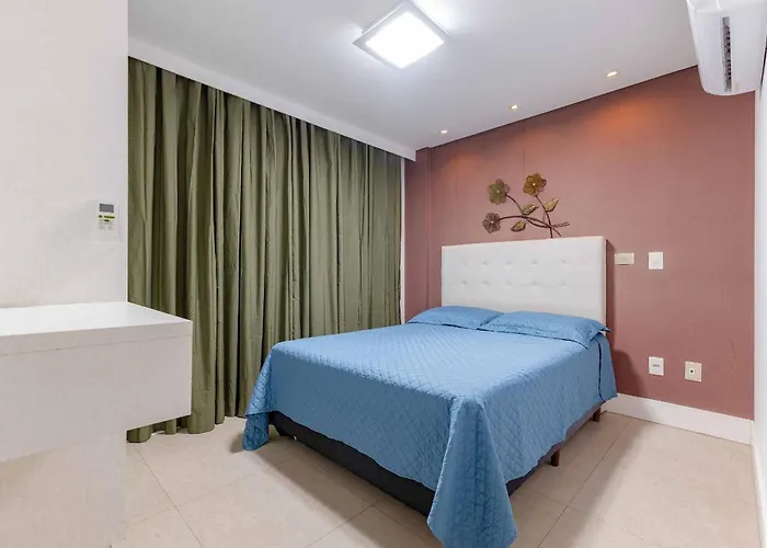 Boulevard Bombinhas - Apto em Condomínio com Piscina e Jacuzzi